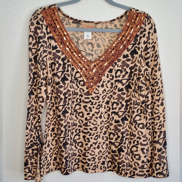 Fashion Love Leopard Top - Picture 10 of 10